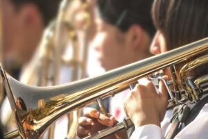 成田市公津の杜の歯医者、はばたき矯正・こども歯科で矯正治療と楽器演奏についての解説