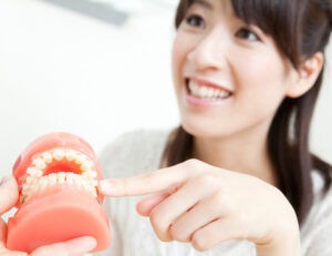 成田市公津の杜の歯医者、はばたき矯正・こどもで、マウスピース矯正とホワイトニングを同時にできる？について解説