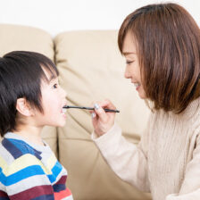 成田市公津の杜の歯医者、はばたき矯正・こども歯科で、矯正中にむし歯になるとどうなるの？について解説