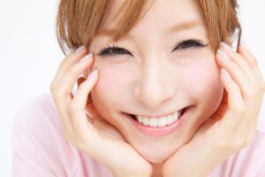 成田市公津の杜の歯医者、はばたき矯正・こども歯科で、矯正中に気をつけたい「白いまだら模様」―ブラケット周囲の初期脱灰とは？